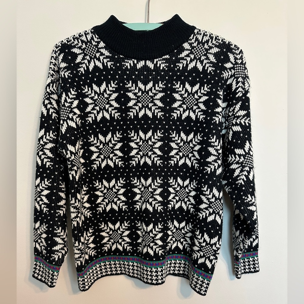 Vintage 80s Black and White Snowflake Sweater